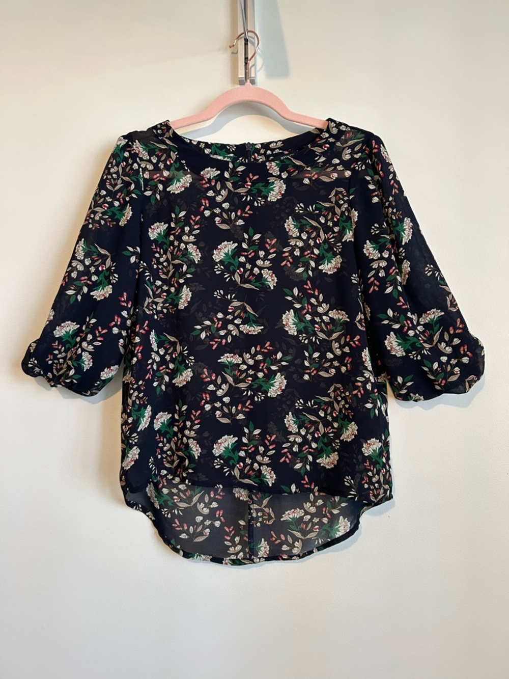 RW&CO. Navy Floral Puff 3/4 Sleeve Blouse, Size Small